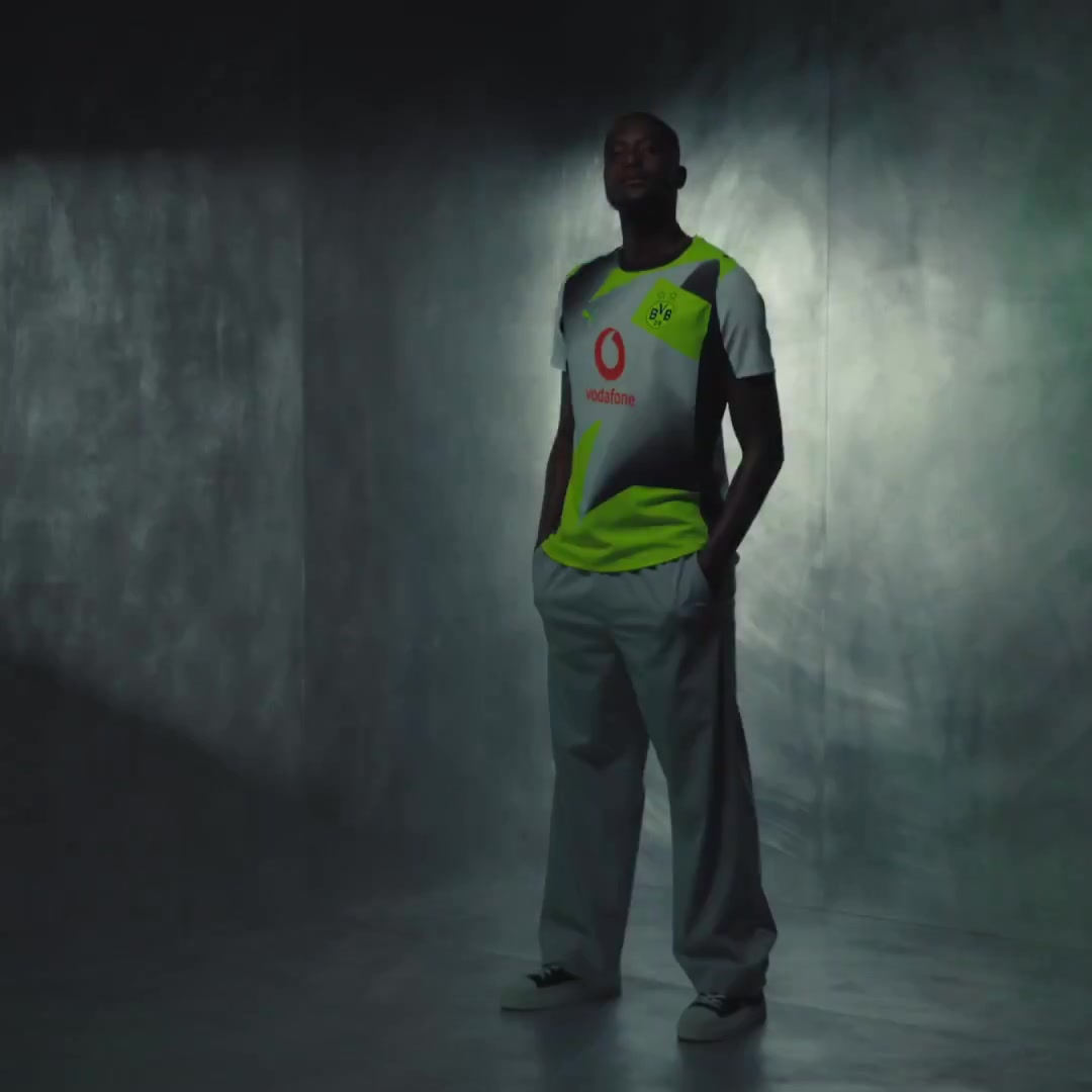 开云体育-多特发布本赛季客场球衣：银雾灰主色调，拼接黄黑配色图案