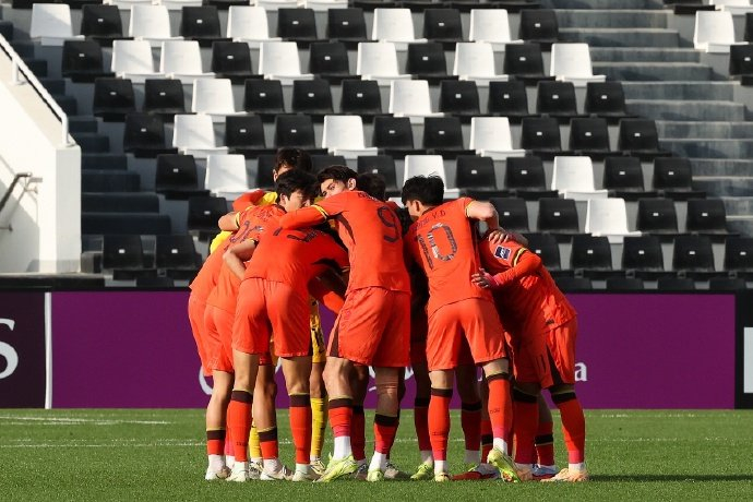 app下载-U23国足今晚战乌兹别克斯坦，胜者将战越南|亚洲杯|1/4决赛|阿联酋|半决赛|中国男足_新浪体育_新浪新闻