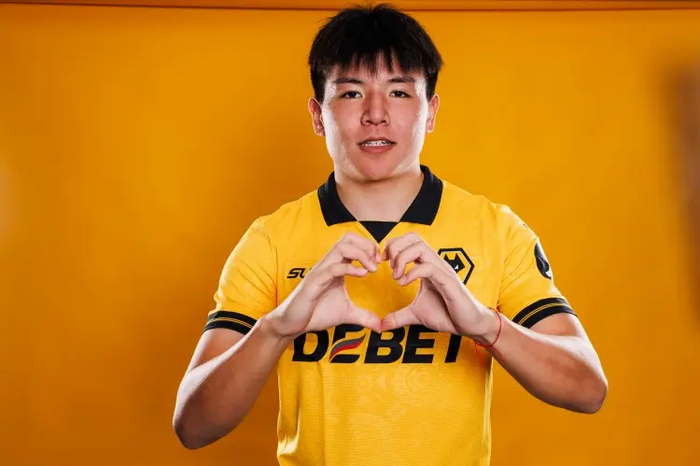 体育视频直播-冬窗绝杀！徐彬死而复生租借英甲，2小时双城狂奔上演生死时速！|狼队|巴恩斯利|英超|U21|哈维-巴恩斯_新浪体育_新浪新闻