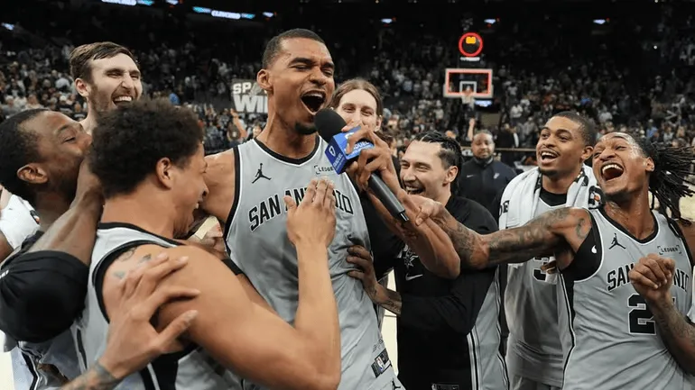 体育视频直播-超级崛起！马刺本赛季豪取62胜20负，比上赛季多赢了28场